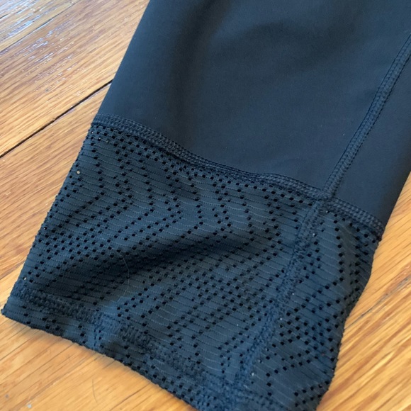 Black w/ Lace Detail High-Waist Capri Leggings - Picture 4 of 7